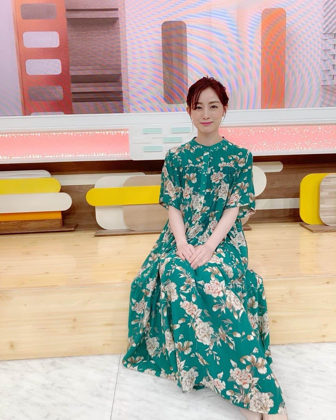 のインスタグラム：「グッド！のブログを更新しました( ＾∀＾) 夏にしたいまとめ髪について♪ 今週もよろしくお願いしますー！  『グッド！モーニング』 テレビ朝日系 平日あさ(4:55〜) 5:25〜8:00出演  #グッドモーニング #新井恵理那 #centforce」