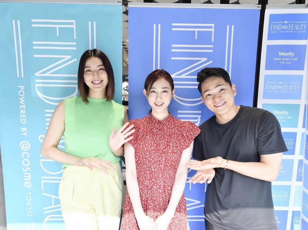 のインスタグラム：「あと2時間ほどの間は聴取可能です♪  すみれさん&広海さんと3週にわたってお話させていただいた『FIND my BEAUTY』(日曜あさ9時〜Tokyofm)  高校から細ーく続けている#弓道 について、 いまわたしがハマっている#水引アクセサリー のこと、 寝るときに欠かせない#ふんどし について、 #メイク や#コスメ に対する想いなど、ぎゅっとたくさんのことをトークしました‼︎  お二人に言われて気づきましたが、わたしは和のものが心から好きなようです(o^^o)笑 月曜日夜ですが、お時間ゆるせばお聴きくださいね〜♪  #findmybeauty #kose #すみれ #広海 #美 #美容 #新井恵理那 #centforce」