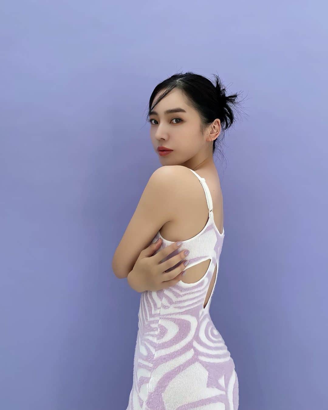 megbabyのインスタグラム：「今日は朝からmgb skinのビジュアル撮影でした📸  この衣装はどの商品のものかわかるかな🤭❓  ヒントはとろけるパープルのハート模様💜🫠  #mgbskin」