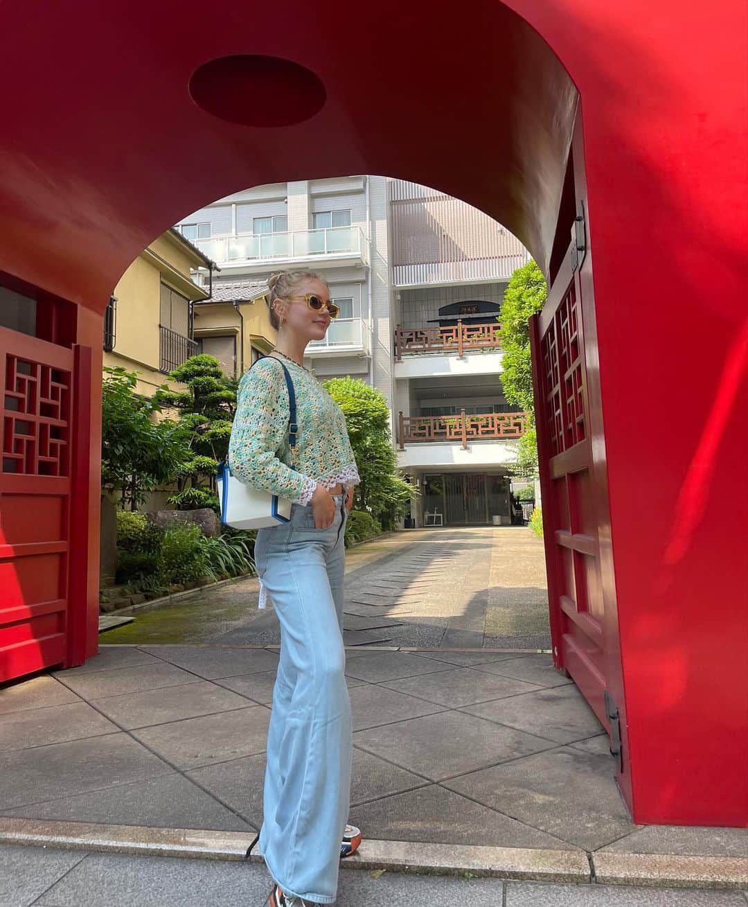 のインスタグラム：「@rothys  @theory_jp  @armsofeve  🐉✌️☀️💋🇯🇵」