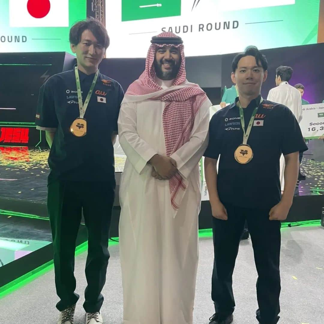 ネモさんのインスタグラム写真 - (ネモInstagram)「日サeスポーツマッチは日本勝利！ サウジアラビア🇸🇦の皇太子殿下と写真を撮ったり、トーブを着たりとサウジアラビアを満喫しました！  現地でラクダを食べましたが美味しかったです😋」8月2日 6時35分 - alienware_nemo