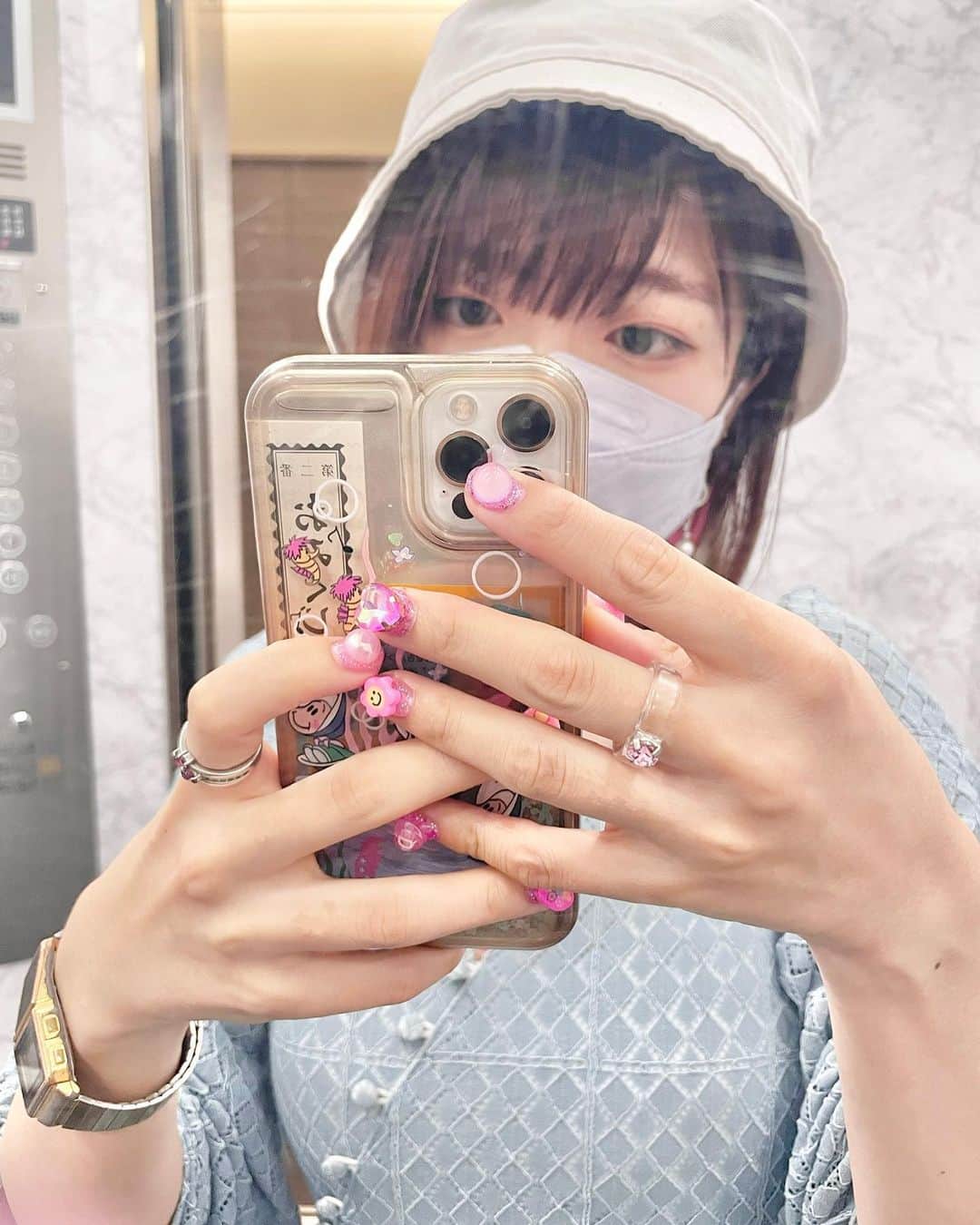 ぱいぱいでか美のインスタグラム：「でか美祭に向けて💖 . 地味に久しぶりな感じでピンク💖💘💝なネイル 毎度お馴染みLovlさんでございます。 ベースのラメは2色使ってて パーツもいろんなピンク選ばせてもらいました👐🏻 超可愛くてお気に入り🥰 でか美祭まであと1週間です！！！！！！！ 超絶よろしくお願いします！！！！！！！ . #nail #lovlnail #でか美ちゃん」