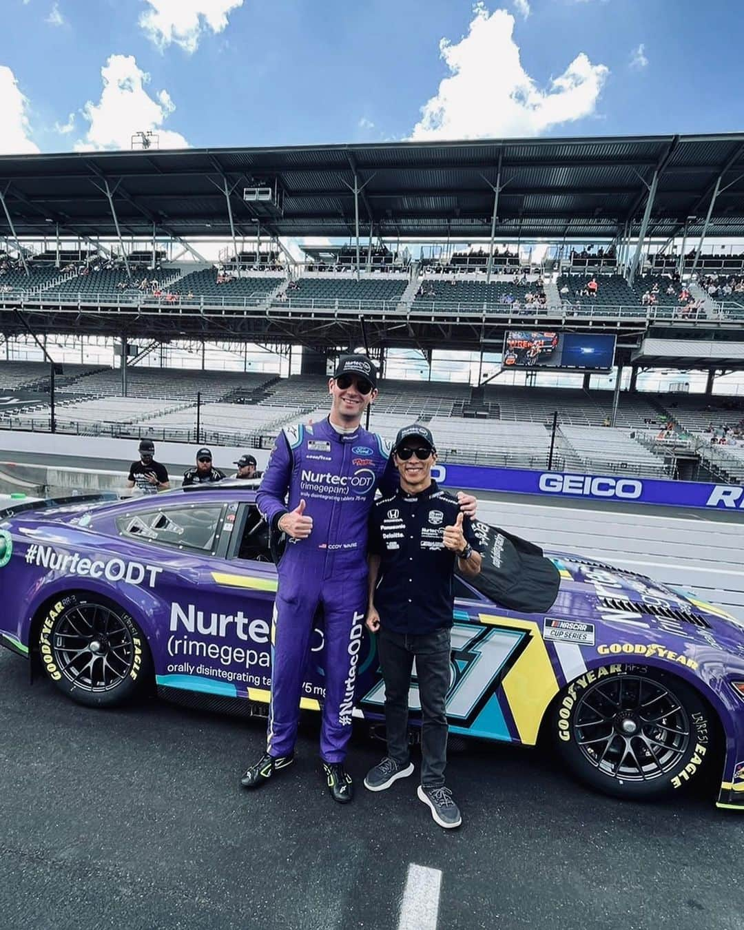 佐藤琢磨のインスタグラム：「Rooting for my mate Cody at the Brickyard👊🏻 Great run!! #51 #NurtecODT @rickwareracing」