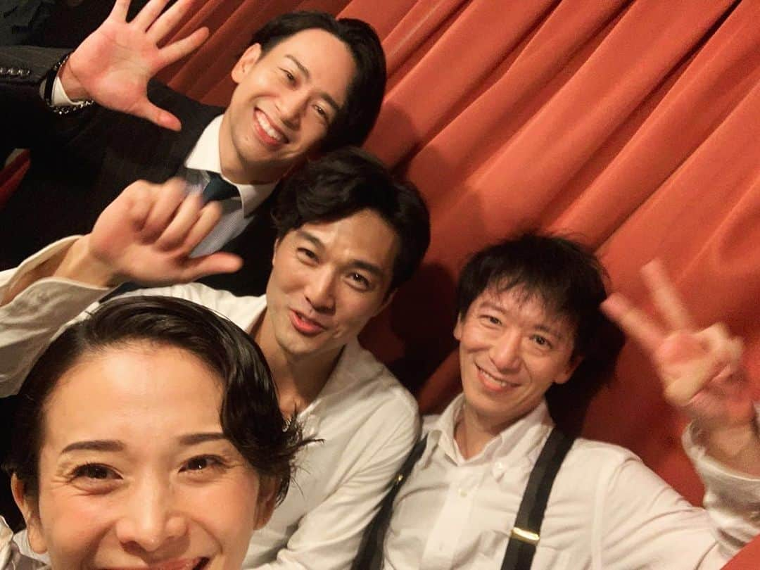 池田努さんのインスタグラム写真 - (池田努Instagram)「The Pride 全公演無事に走り切ることができました！  演劇人として、演じることの使命を心から感じられる素晴らしい戯曲、素晴らしいカンパニーでした。  人間の尊厳を大切にすること、多様性を受け入れ、あらゆる違いに寛容になること、社会の見えない所で傷つき虐げられている人々の存在に目を向けること、この作品からたくさんのことを学ばせてもらいました。  この作品が、より寛容で調和のとれた世界に近づくための一助になっていたら幸いです。  ご来場頂いたお客様をはじめ、この公演を応援をして下さった皆様に心より感謝いたします。  本当にありがとうございました！  #ThePride」8月1日 23時34分 - ikedatsutomu17