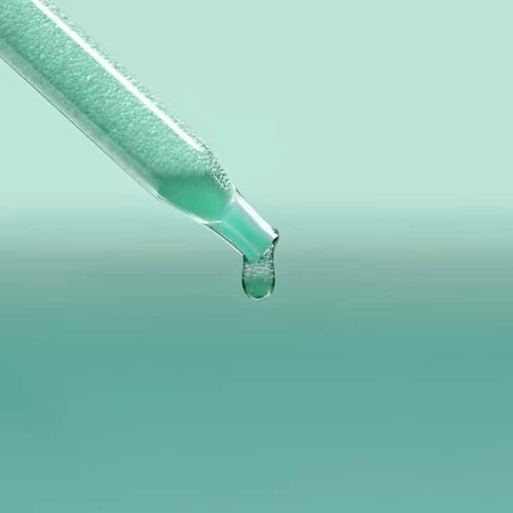 ドゥラメールのインスタグラム：「Give skin a fresh start with the refining power of The NEW Micro Peel and nourish it with the replenishing benefits of Miracle BrothTM and Miracle Broth Oils.」