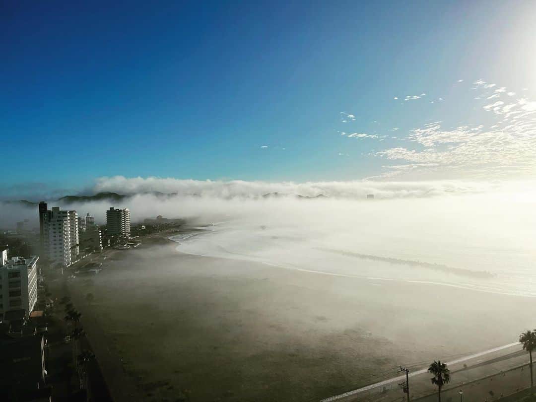 伊勢谷友介のインスタグラム：「It's an usual day's unusual view.」