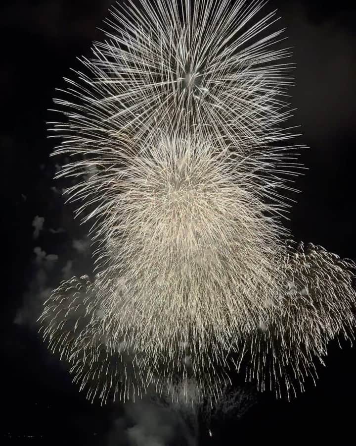 伊勢谷友介のインスタグラム：「Fire works.」