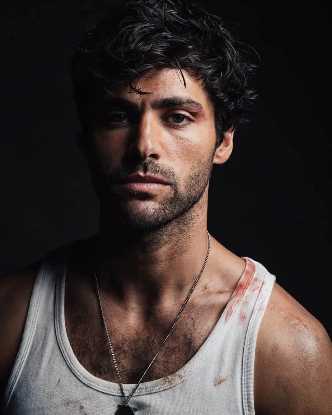 マシュー・ダダリオのインスタグラム：「Into The Deep is out now in the UK on @skytv!  It's a thriller. It's on a boat. Filmed in Cornwall. I play Ben. Go check it out.  #skycinema #intothedeep」