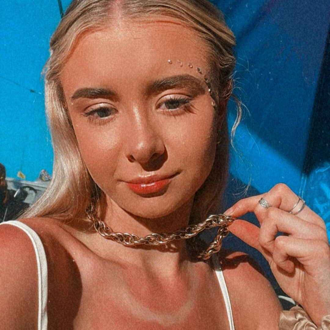 ケリー・イングラムさんのインスタグラム写真 - (ケリー・イングラムInstagram)「looks like the chain’s staying on until further notice :)」8月2日 4時26分 - kerry_ingram