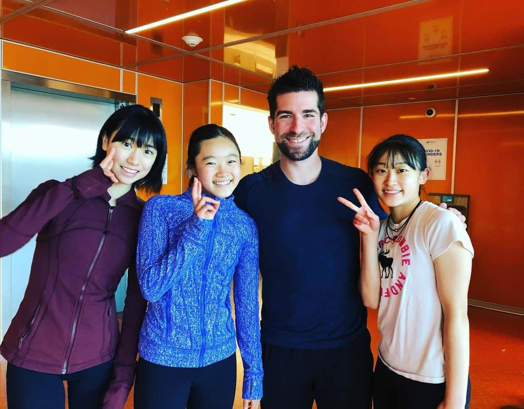 ネイサン・バーソロメイのインスタグラム：「Had an awesome week with these three last week!! Lots of progress and a few new elements! Great fun to have the opportunity to work with these talented athletes. We will see you next time!!! 🇯🇵🇺🇸 🥇」