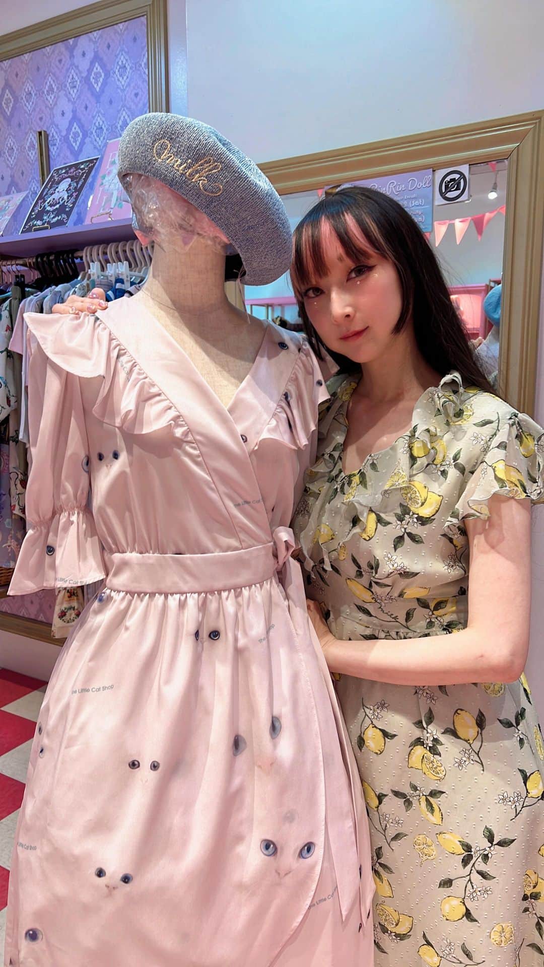 RinRinのインスタグラム：「LIVESTREAM SOON! TODAY AT 6:15pm PDT showcasing RinRin Boutique at @harajukuhearts 🎀」