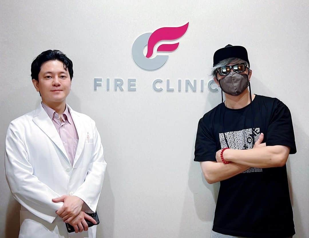 ラファエルさんのインスタグラム写真 - (ラファエルInstagram)「⁡ @fire_clinic_official ⁡ XLくんもダイエットでお世話になった、仲良しの江越先生のところで、エラボトックスと脂肪溶解注射を受けてきました！ 美容には定期的に通ってメンテナンスが大事とのことで、繰り返し通っていこうと思います☺️ ⁡ ⁡ 【カベリン】 https://www.fire-method.com/method/kabelline/?utm_source=l.instagram.com&utm_medium=referral&utm_campaign=0728 【ボトックス】 https://www.fire-method.com/method/botox/?utm_source=l.instagram.com&utm_medium=referral&utm_campaign=0728 ⁡ #fireclinic #ファイヤークリニック ⁡ ⁡ ⁡ ⁡ ⁡ サブ垢👇 @rahuaeru336  #バッカスサプリ #Bacchusサプリ #バッカス二日酔い #Bacchus二日酔い #ラファエル  #バッカス  #チャンネルトラッカー  #no13  #ワンカラット  #デンタルラバー  #スーパーホワイトlv  #スペリオルワン  ⁡ 【お仕事の依頼は📩】 leave.it.to.me.raphael@gmail.com ⁡ ・ワンカラット（Live配信事業） @onecarat_japan  ⁡ ・チャンネルトラッカー @channel_tracker  ⁡ ・セルフホワイトニング @dentallover_jp  ⁡ ・スペリオルワン @superior_one_official  ⁡ ・オリジナルジュエリー MENS @jewelry_no13 WOMEN @no13825」8月2日 10時37分 - raphaelangel8183