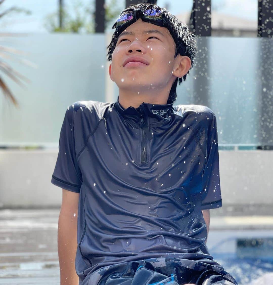 ブラザー4チャンネルさんのインスタグラム写真 - (ブラザー4チャンネルInstagram)「㊗️だいちゃん13歳になりました㊗️ ⁡ 我が家1番のムードメーカーだいちゃんの誕生日です！😊✨ ⁡ だいちゃんも少し大人の仲間入りですね！ 子どもが元気に成長してくれる事がとても幸せです✨ ⁡ 先月から生配信を予定していたのですが、パパの帰りを待って一緒にお祝いして欲しいとだいちゃん本人の希望がある為、今回の生配信も中止致します。 ⁡ 毎日遅くまでお仕事を頑張ってくれているパパを待ちたいという、だいちゃんらしいお願いですね💕 ⁡ けんくーん！ だいちゃんとみんなで待ってるねー！ 我慢するけどケーキつまみ食いしちゃったらごめんねー😅💕 ⁡ #brother4 #YouTuber #だいちゃん #誕生日 #生配信中止します ⁡#9時9分産まれ  ⁡ ⁡ ⁡ ⁡」8月2日 17時11分 - brother4channel