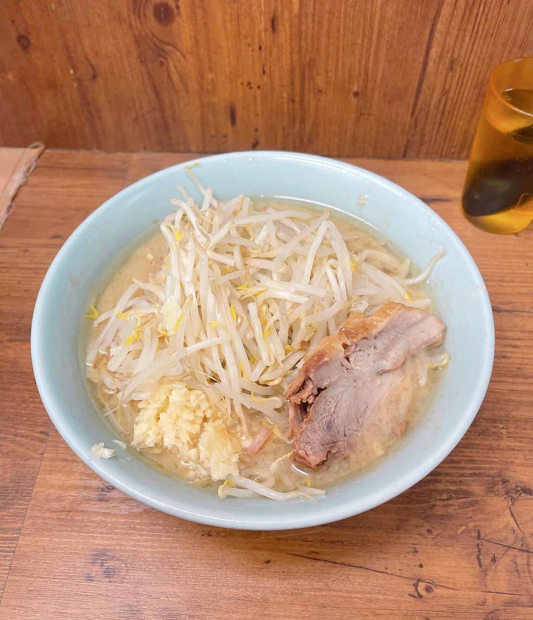 吉田悠希さんのインスタグラム写真 - (吉田悠希Instagram)「. 週末に食べた二郎🍜 麺量は少なめ、ヤサイニンニクです🥢  #ラーメン二郎  #ジロリアン」8月2日 12時11分 - yuki__yoshida__914