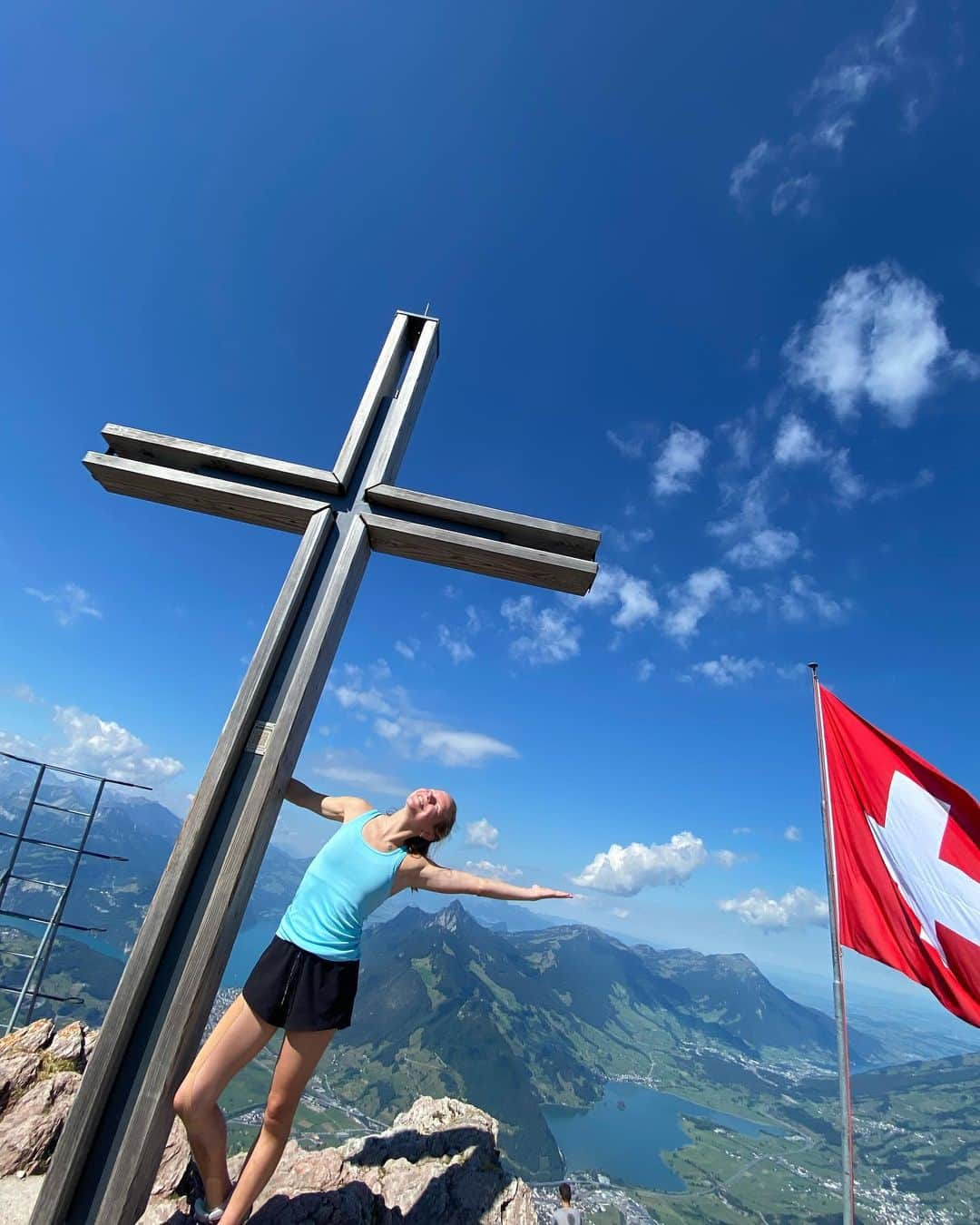 ユリア・シェチニンのインスタグラム：「Just me being excited about walking uphills for a few hours 🤷🏼‍♀️🤣  •  #swissthings #hiking #nature #switzerland #active #activelifestyle #outdoor • Thanks @noemi___alexandra for sharing the excitement 🥰」