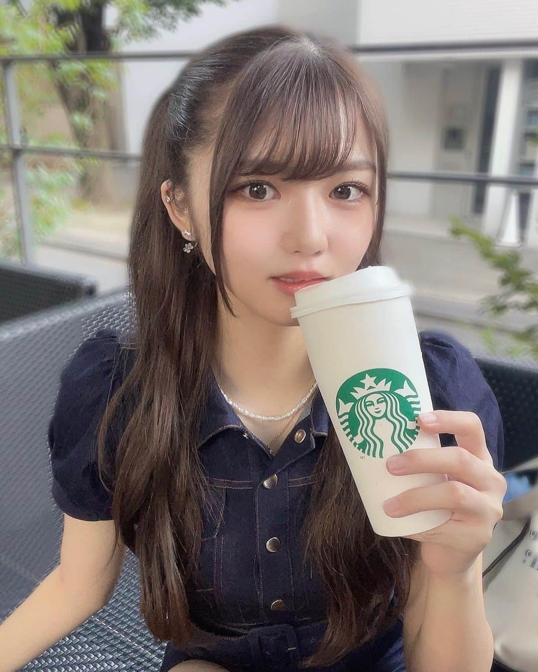 月愛きららのインスタグラム：「笑っちゃいけない状況になるとすごいツボに入っちゃうときが多いんですがわかりますか？🤣🤣🤣  #アイドル #starbucks #アイドル #自撮り #bubbles」