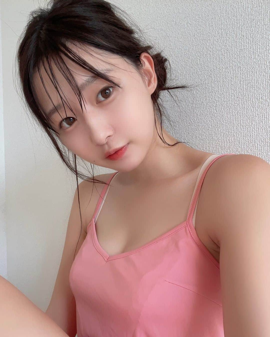 我妻ゆりかさんのインスタグラム写真 - (我妻ゆりかInstagram)「夏アツすぎ！  暑すぎて水シャワーしちゃった…  DVDイベントまであともう少しだね🥰  まだまだ予約受け付けてるので！  楽しみにまってるね‪〜！  8月14日！✊🏼♡  #グラビア #アイドル #そんな君が大好きだよ #ちゅっ」8月2日 21時38分 - wagatsuma_yurika