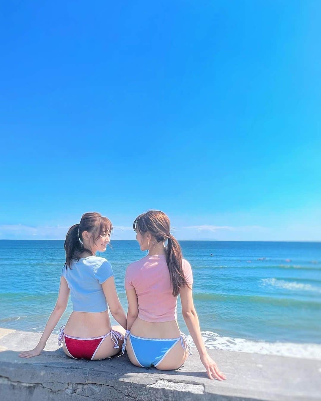 立花玲奈のインスタグラム：「. #週プレ 、デジタル写真集 見てくださりありがとうございます☺︎  撮影現場に着いた時はどんより曇り空だったのに、こんなに快晴になりました☀︎  空ちゃんとは共通点がたくさんあって、空気感も似ていて、常に笑いが絶えない撮影でした👯‍♀️  今回出逢わせてくれた週プレさんに感謝です🤲🏻🤍」