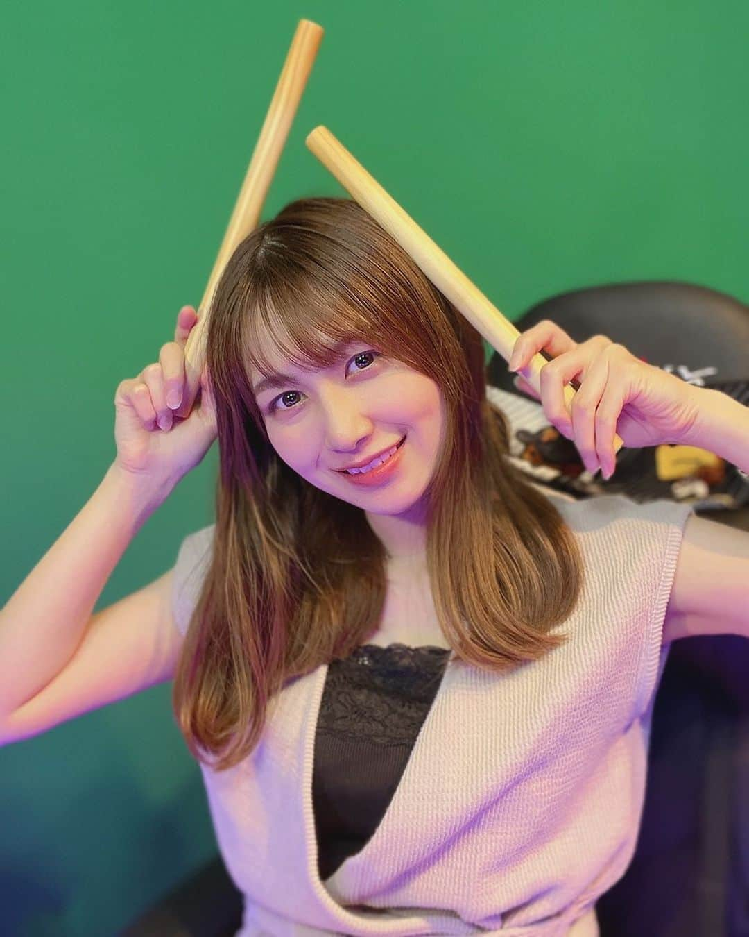 森杏奈のインスタグラム：「ㅤㅤㅤㅤㅤㅤㅤㅤㅤㅤㅤㅤㅤ ㅤㅤㅤㅤㅤㅤㅤㅤㅤㅤㅤㅤㅤ 太鼓でもたたくん？🥁 ㅤㅤㅤㅤㅤㅤㅤㅤㅤㅤㅤㅤㅤ」