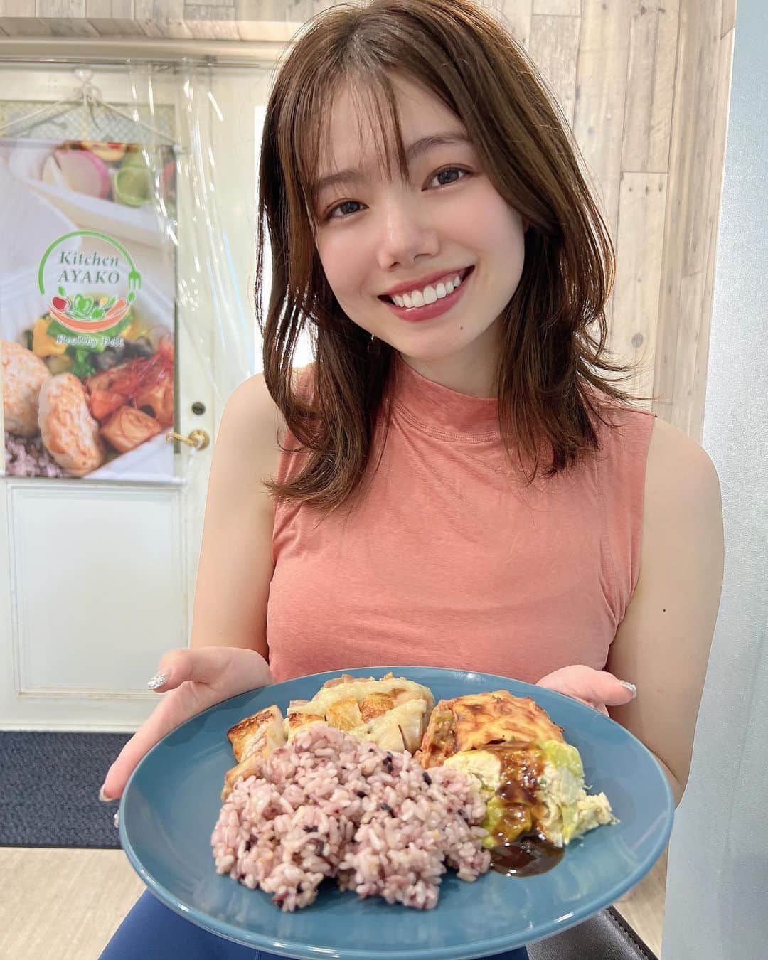 のインスタグラム：「フォロワー様ついに3万人超…😳 皆さまいつもありがとうございます🐰💓  8月もよろしくお願いします🌺 暑さに負けず頑張りましょう〜✊🏻  #感謝」