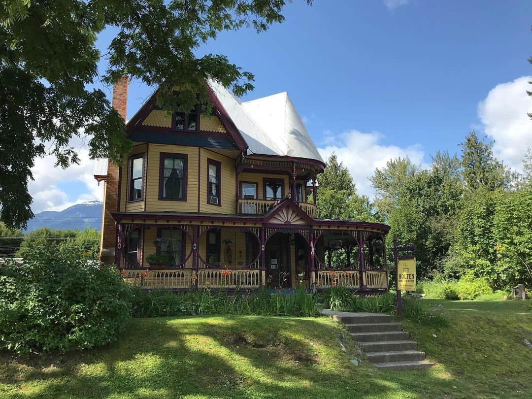 石黒エレナのインスタグラム：「. . 🚂Revelstoke🚂 . .」