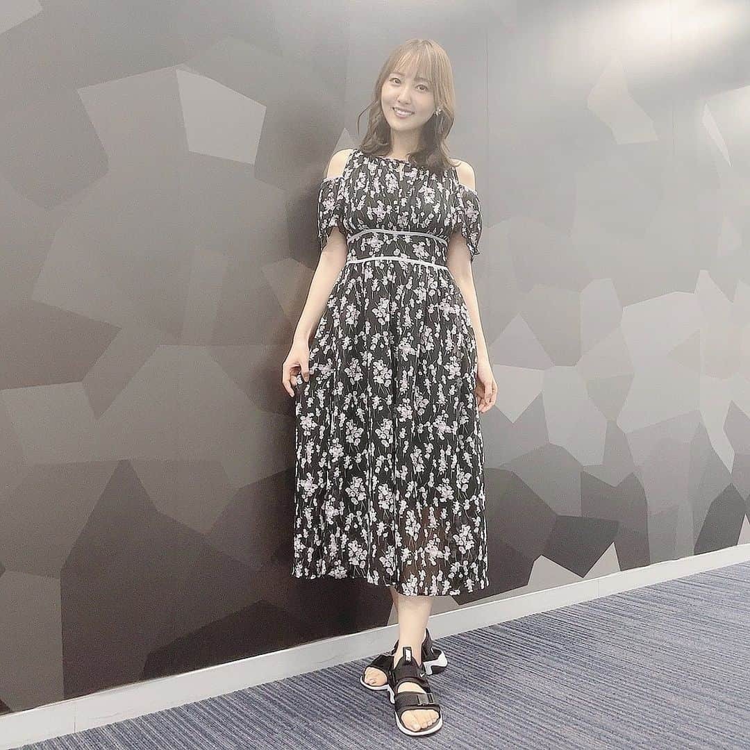 長久友紀さんのインスタグラム写真 - (長久友紀Instagram)「メイクも洋服も今日好き過ぎた😭  👗#crayme  色違いでもう一色のワンピースも持ってるくらいこのデザイン好き！  そして今回のメイクはリップだけ自前！(生放送はマスクでしたが…笑) この前買った #VOCE の付録についてた 「#fujikoみな実の粘膜ピンク 」 このカラー定番化して欲しいくらい好き😭✨ #田中みな実 さんラブ🫶❤️  #スパロボDD #がっきゅの女子力」8月3日 0時37分 - nagakuyuki