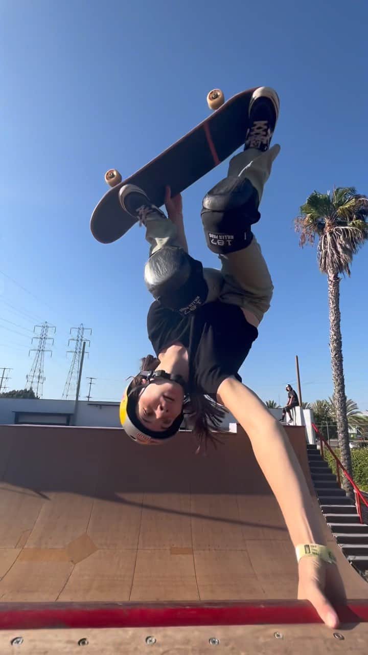 ブライトン・ゼウナーのインスタグラム：「Hand turn 📹 @damnbenny」