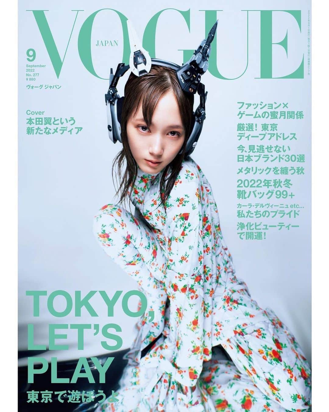 池内啓人さんのインスタグラム写真 - (池内啓人Instagram)「Cover  Posted •  @voguejapan VOGUE JAPAN 9月号は「TOKYO, LET’S PLAY」と題し、常に変化を続ける東京のカルチャーシーンを特集🗼  モデルや俳優としてだけでなくファッションやゲームのライブ配信を行うなど、新しいメディアの世界の象徴として存在感を放つ本田翼が表紙に登場。SNSやYouTubeで発信を始めた理由や、マルチに活躍する原動力などを語ってくれました。  ほかにも、水原希子やデザイナーYOONなどクリエイター18組のお気に入りスポット紹介や、新進気鋭のフォトグラファー3名が映した「今の東京を感じる風景」、注目すべき日本ブランド30の特集も。  “今の東京”を知り尽くせる、完全保存版の1冊。8月1日(月)の発売をお楽しみに！詳しくはプロフィールのリンクから🔗  VOGUE JAPAN 2022 September issue Model @tsubasa_0627official in @balenciaga  Photo @takuya_uchiyama_photography Styling @mariehiguchi Interview #Jini Hair @t.cutters.v_v at @___cutters___ Makeup @yukarihayashi Head Art Piece @_ikeuchi  Art Direction #tomoyukiyonezu Text #akanemaekawa Editors @saori_vj @masayougawa  #voguejapan #voguejapan2022september #voguecover #ikeuchiproducts #readymade #cyberpunk #web3 #futurefashion #otaku #headset  #kawaiigaming #本田翼 #sciencefacts #mech #neotokyo #サイバーパンク」8月3日 11時13分 - _ikeuchi