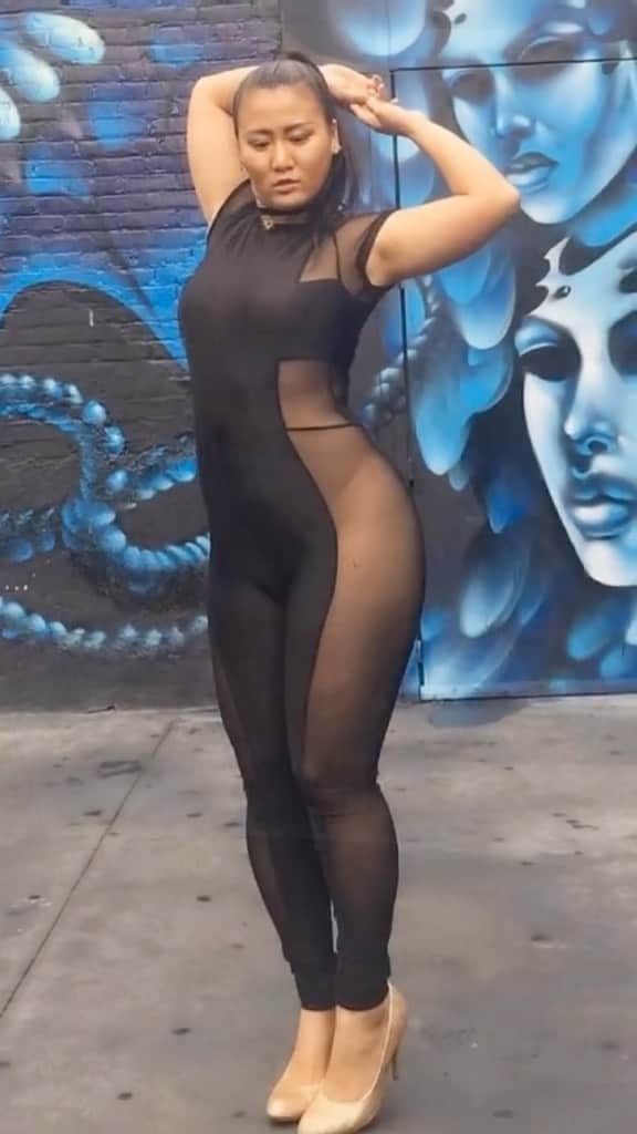 藤井美穂のインスタグラム：「A story about a chubby Japanese girl who hated herself move in LA and became a curvy goddess…💓🧚‍♀️✨」