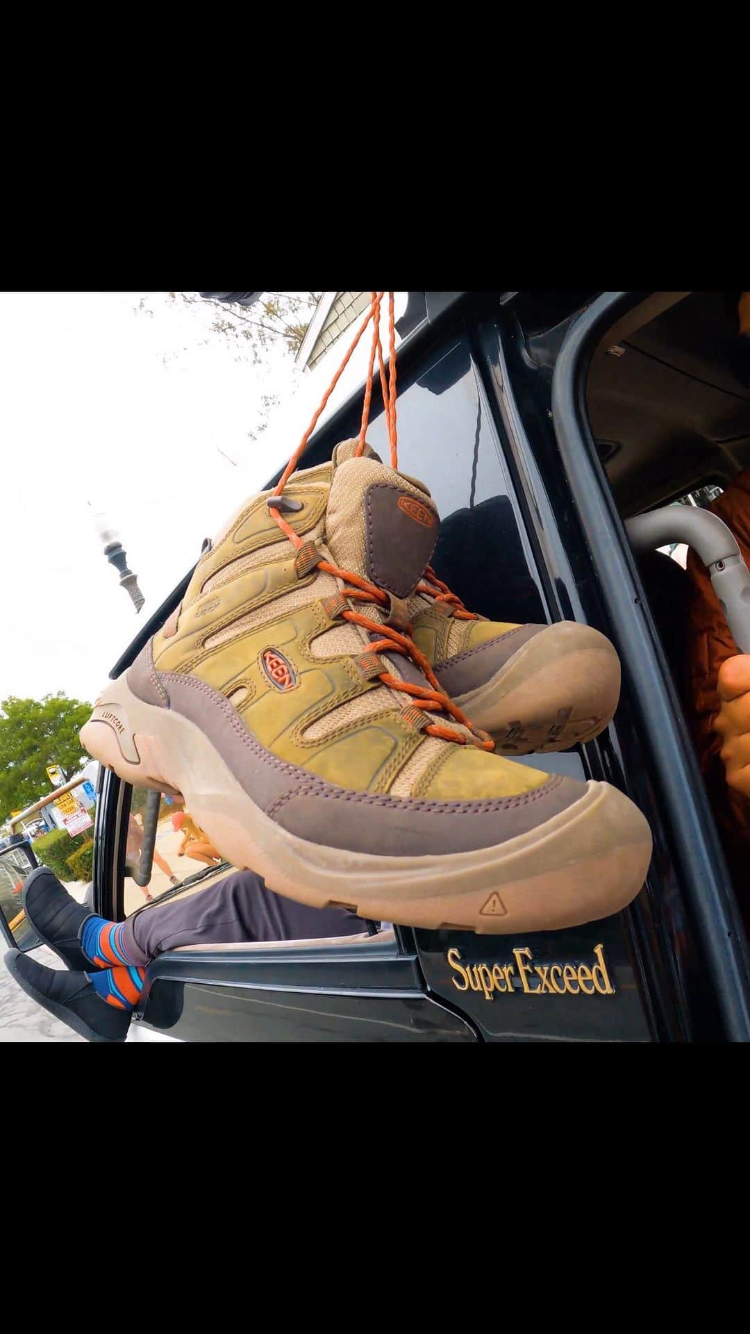 キーンのインスタグラム：「Circadia, up close and personal.  With environmentally preferred Better Leather, a lightweight LuftCore Midsole, and a higher-traction rubber outsole that gives you the grip you need on changing trail terrain.」