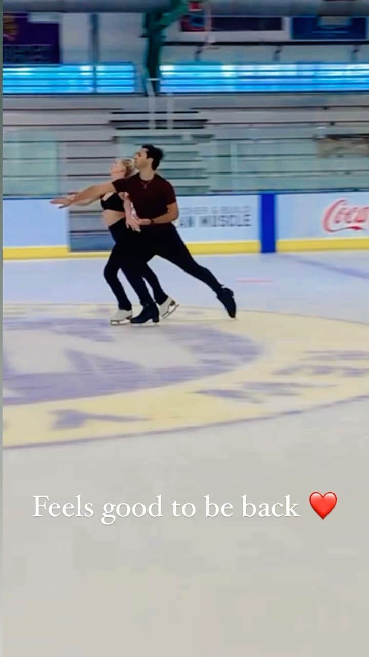 アンドリュー・ポジェのインスタグラム：「Haven’t skated together since Stars on Ice in May, this isn’t the right music edit, and I have brand new skates for the first time in years…. But sometimes it just feels good to skate. No matter what. ❤️  Happy to be working together again for FRIENDS ON ICE IN JAPAN — coming 🔜🇯🇵!   #weapofamily Japanese chapter… prepare the champagne!」