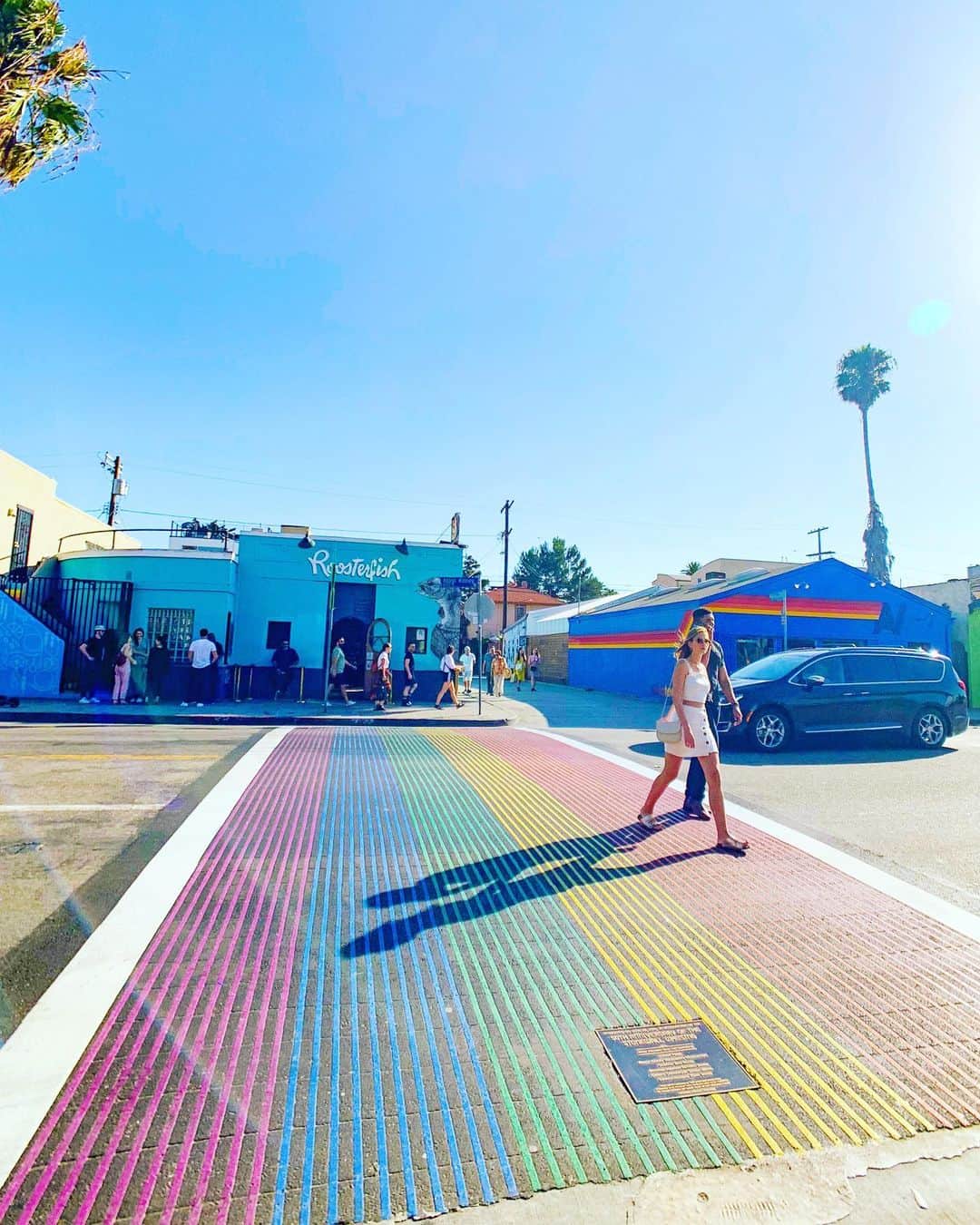 aiのインスタグラム：「🌈 Rainbow Road at #abbotkinney🇺🇸  #girlswhotravel #ig_photo_oftheday #womenwhoexplore #femmetravel #thatsdarling #travelinladies  #bestjapanpics_  #girlstoptravel  #losangeles  #losangels  #ロサンゼルス #losangeles_city  #海外旅行 #阪急交通社 #timeout」