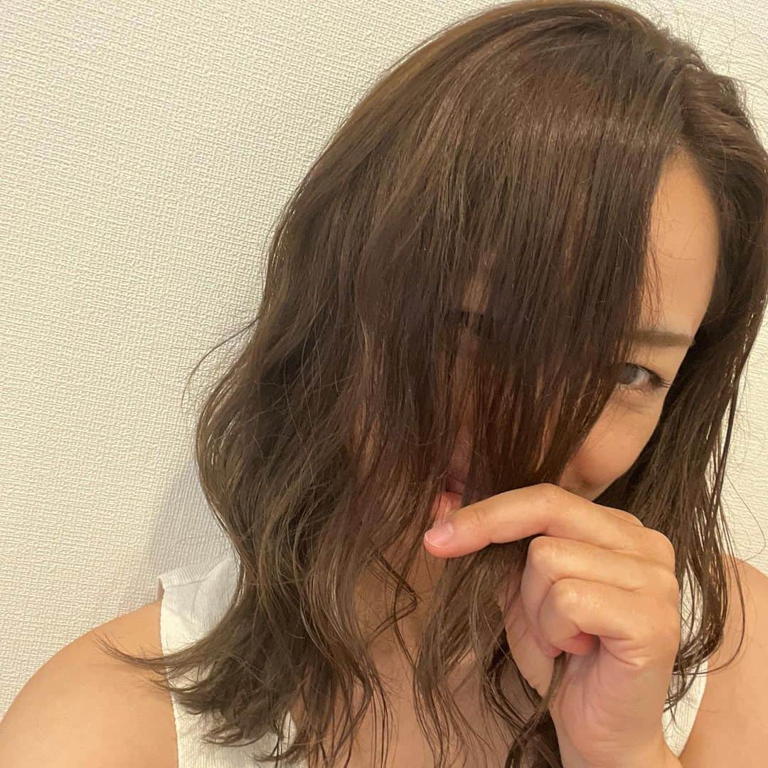 彼方茜香さんのインスタグラム写真 - (彼方茜香Instagram)「髪♥  綺麗にしてきました。   #髪にいい物全部知りたい  #海風で一瞬でおわるツヤツヤ  #どっちも諦められへん」8月3日 19時44分 - serikaochikata