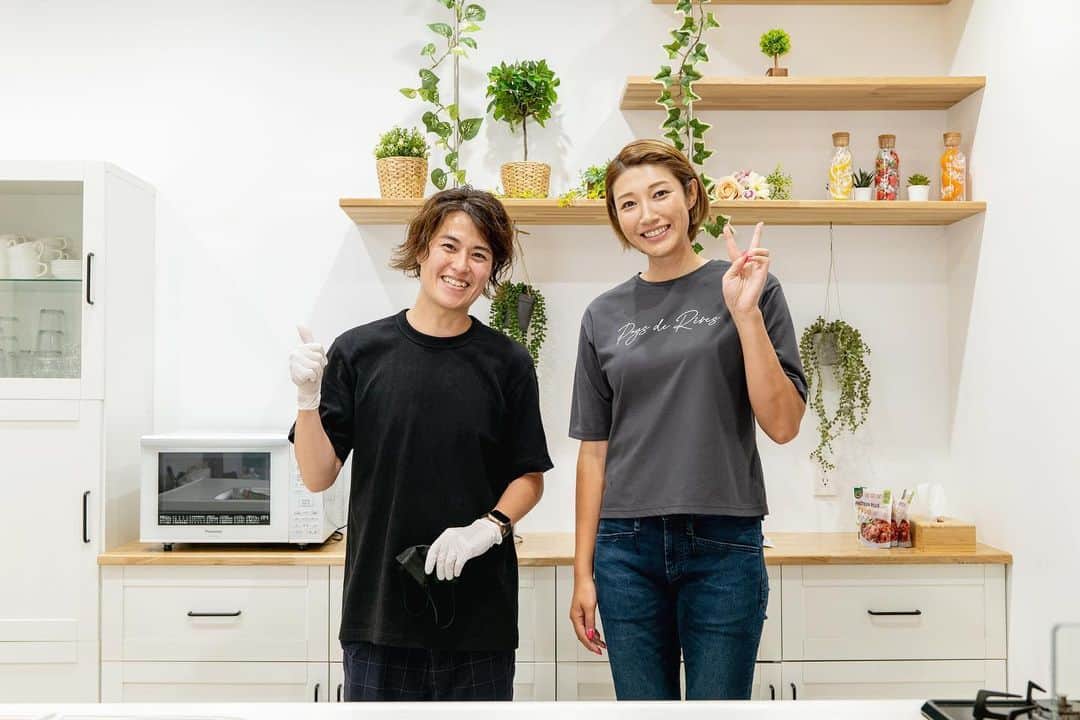 本多洸亮のインスタグラム：「先日元バレーボール日本代表の狩野舞子さんの撮影にフードコーディネーターとして、お手伝いしてきました😋 狩野舞子さんのYouTubeを是非ご覧下さい☀️  #狩野舞子 #マイコチャンネル #フードコーディネーター #栄養士」