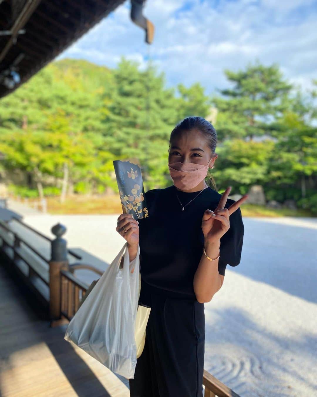 迫田里奈（りなぽよ）のインスタグラム：「高台寺⛩  京都の街並みが本当に好き。🇯🇵  そして、🍦が 食べ物の中で1番好き。  . #親孝行旅」