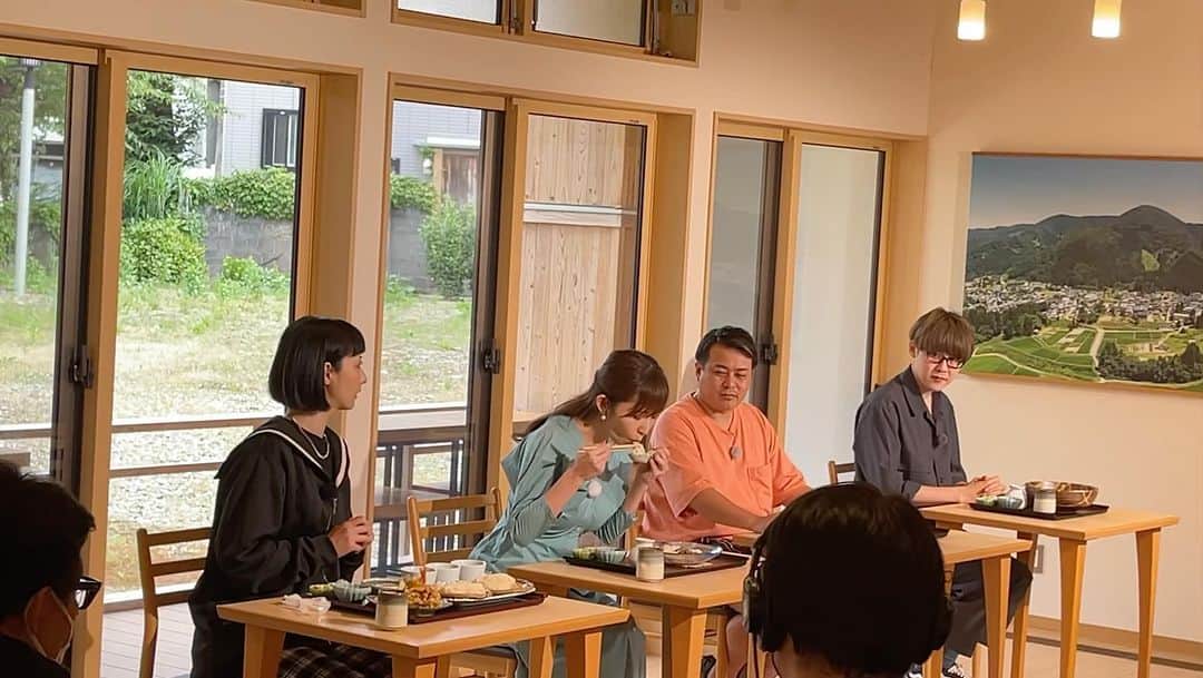 塩地美澄のインスタグラム：「先日、秋田で放送された番組が 秋田テレビさんのYouTubeに UPされています。 見逃した方はそちらで是非ご覧下さいね。  昨夜からの雨も上がり 秋田市では3年ぶりに竿燈まつりが開幕。 会場へ行かれる方は 美味しいものもたっぷり味わっちゃって（笑）秋田の夏を存分に 楽しんでいらしてください🤤  ✅9/16 写真集『タイトル未定』発売予定 ※プロフィール欄からご予約できます  ✅7/25発売『週刊ポスト』8p掲載中 #塩地美澄」