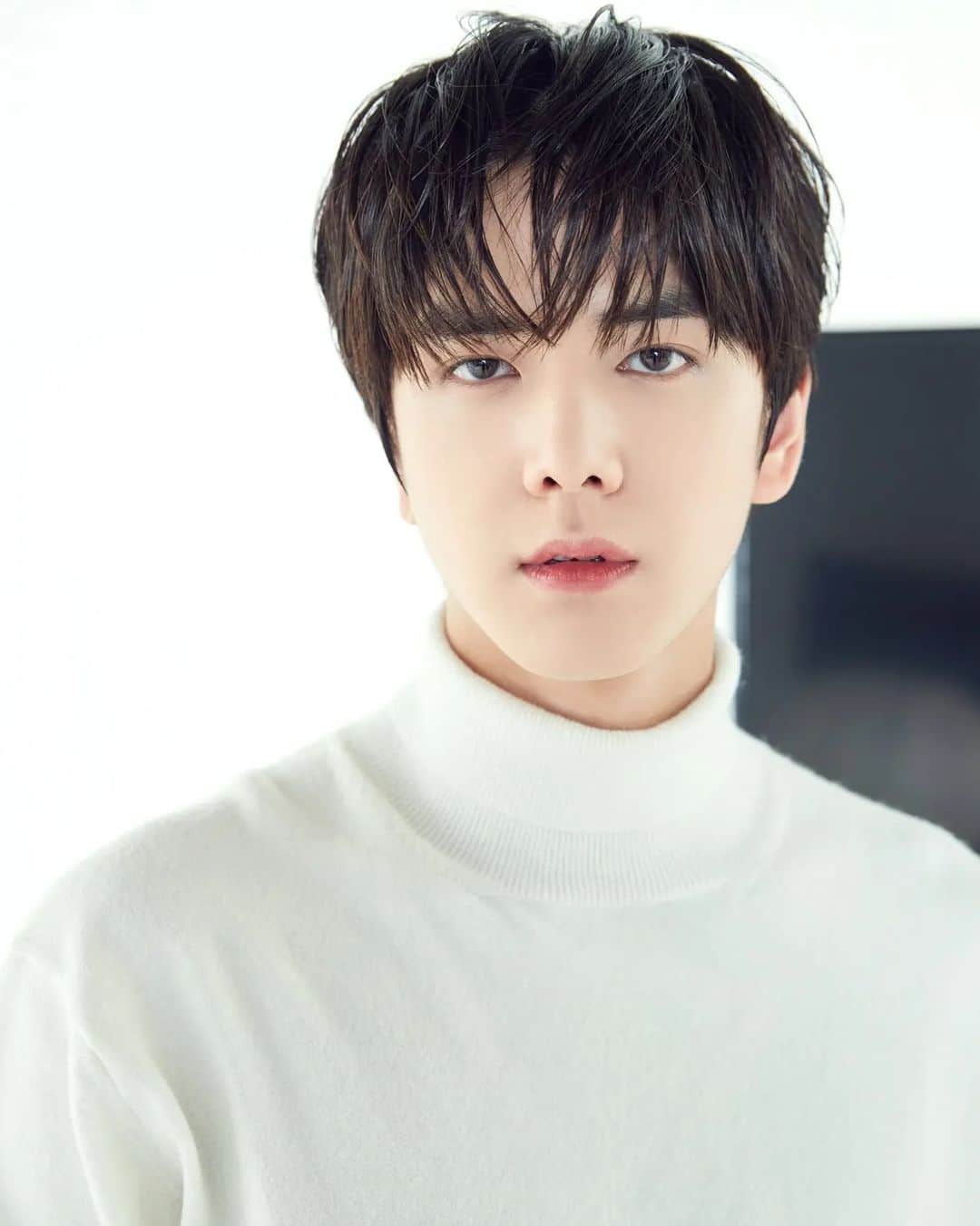 ヨンフンのインスタグラム：「on & on #THEBOYZ #더보이즈 #YOUNGHOON #영훈」