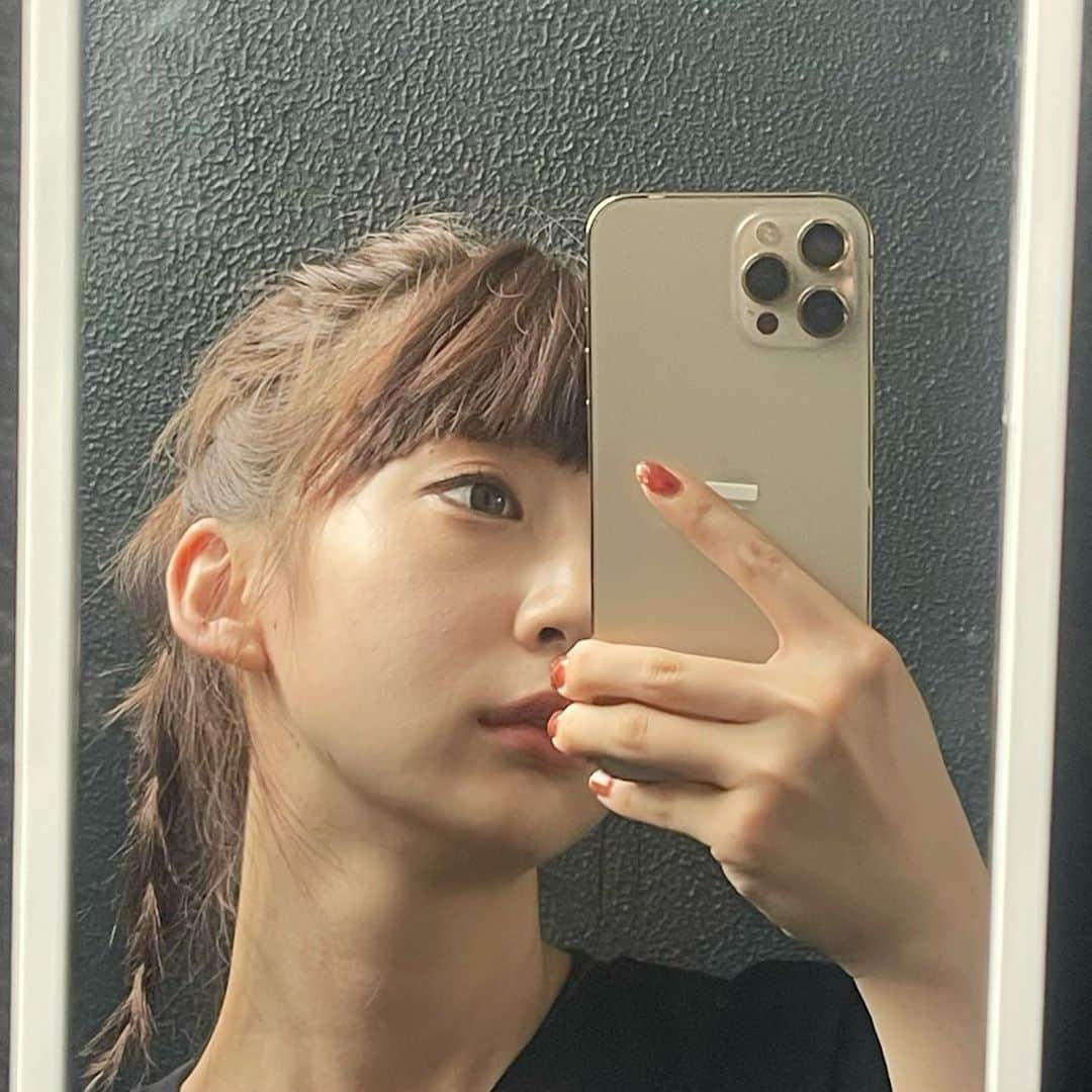 荻野由佳のインスタグラム：「ラーメンマンヘアー(あんまり写っていない😭笑) 今日は雷にびっくりでした！！」