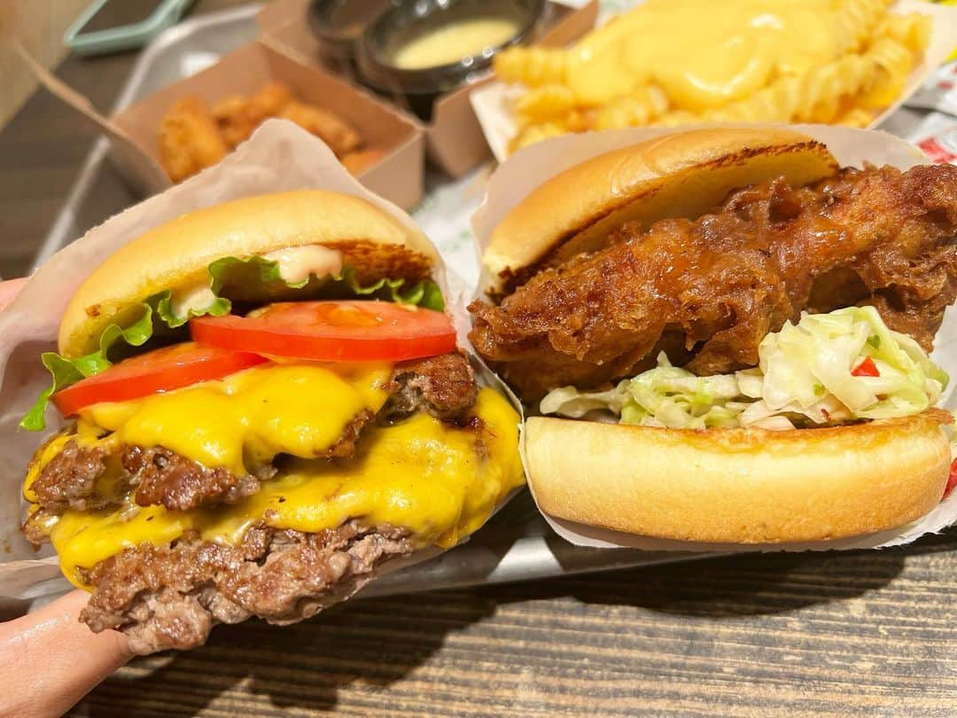 木南晴夏のインスタグラム：「@shakeshackjpn 🍔❤️‍🔥」