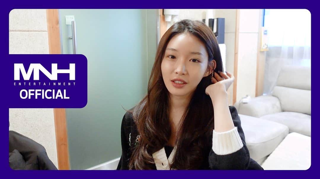 チョンハのインスタグラム：「[📹] CHUNG HA 청하 'Bare&Rare Pt. 1' 곡 작업기ㅣTrack 1~4 (Recording Interview)  ▶https://youtu.be/OadX6KJME7k  #청하 #CHUNGHA #BareRare #Sparkling #CHUNGHA_BareRare #CHUNGHA_Sparkling」