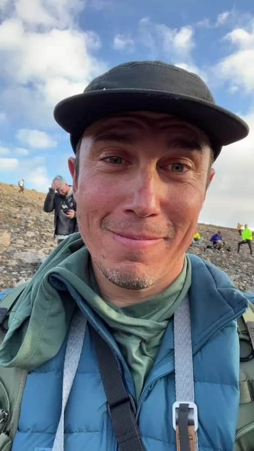 クリス・バーカードのインスタグラム：「live from the Meradalir - Iceland’s newest volcanic eruption.」
