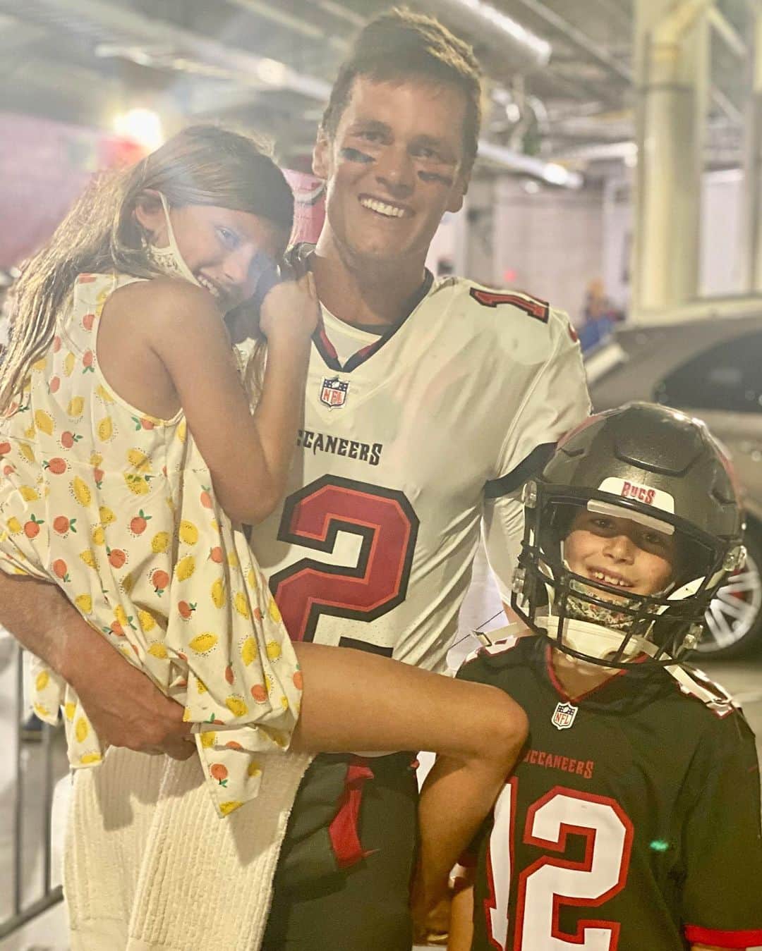 ジゼル・ブンチェンのインスタグラム：「Happy birthday to one of the most focused, disciplined and fashionable person I know! @tombrady you are so loved and we are always here cheering for you and wishing you all the most wonderful things in life! ❤️ Feliz aniversário para uma das pessoas mais focadas, disciplinadas e fashion que conheço!  @tombrady você é muito amado, e estamos sempre aqui torcendo por você e desejando as coisas mais maravilhosas da vida!」