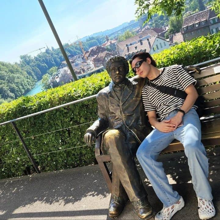 ハイトップのインスタグラム：「#switzerland 다시 생각해보니 행복했구나」