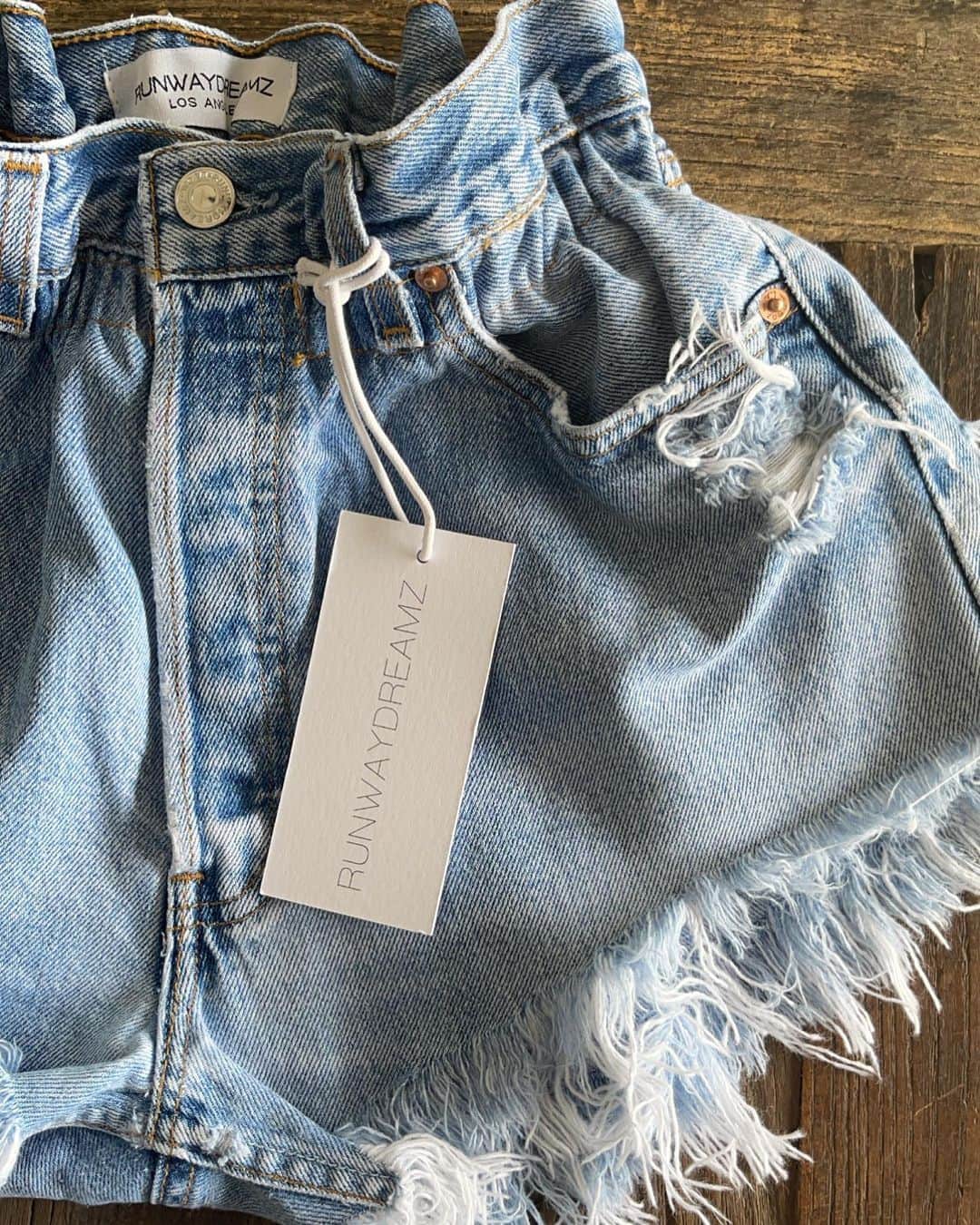 のインスタグラム：「. . . . #runwaydreamz #vintagefashion #love #obsessed #streetstyle #jeans #girl #goals #sustainablefashion #shorts #lifestyle #tan #custom #denim #sexy #girlssupportgirls #girlpower #vintage #reconstructed #iconic #couture #vintagefashion #beach #essentials #shortshorts」