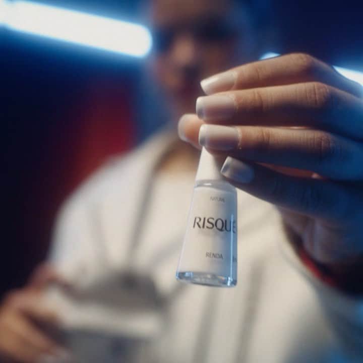 Risqueのインスタグラム：「Use o Renda para qualquer ocasião, crie várias composições de nail arts e expresse a sua individualidade a partir das cores. Celebre o seu eu mais colorido seja com Renda ou com a cor que você quiser!   #TáNasNossasMãos #EsmaltesRisqué #RisquéOficial」