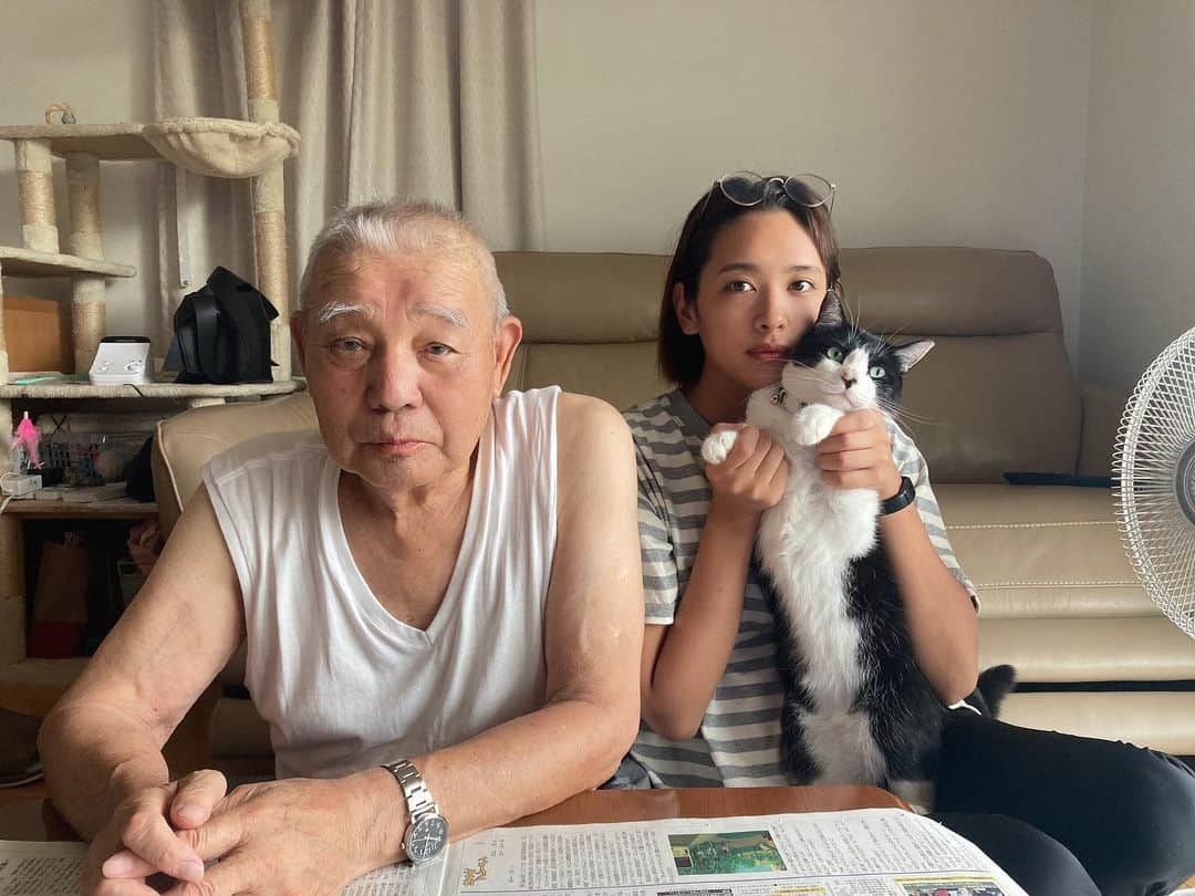 江藤遼さんのインスタグラム写真 - (江藤遼Instagram)「誕生日を迎えました  写真はじいちゃんと私と猫です」9月2日 1時07分 - etooo3