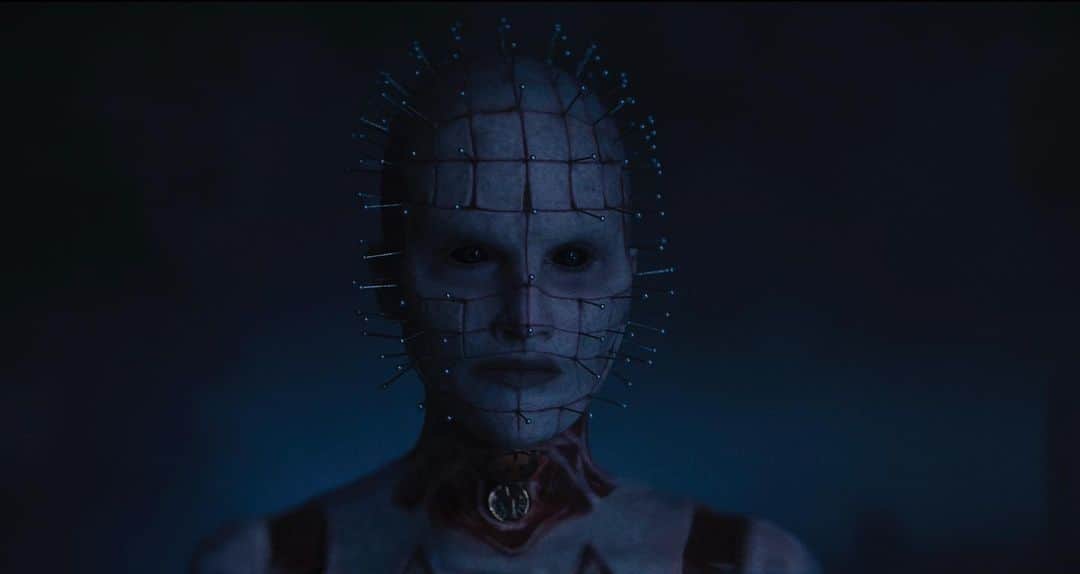 ジェイミー・クレイトンのインスタグラム：「⛓Here’s your first OFFICIAL look y’all! #hellraiser @hulu OCTOBER 7 @davidbruckner⛓」