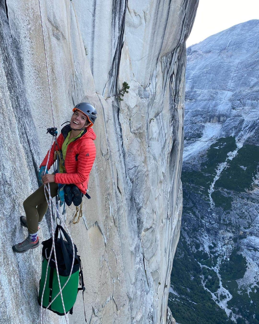 ベス・ロッデンさんのインスタグラム写真 - (ベス・ロッデンInstagram)「My first time to Mt. Watkins and my first time toiling on a wall in nearly fifteen (!!!) years.  I hadn't been on a wall since @tommycaldwell free climbed Magic Mushroom in a day in the spring of 2008. Shortly after that our marriage fell apart and the last place I wanted to be was on a wall. I sadly started believing the whispers I heard at the crags and in my head that the only reason I was able to climb on walls was because of Tommy. And I figured if I never went back, then there wouldn't be the opportunity to give those doubts life. I could just bookend that part of my life and career, smile and say I can't wait to get back up there when people asked, but actually never return and just live a sad life in the shadows.  Over the years I dabbled with shorter routes. I made sure never to try anything too hard or too long, always reminding myself that if I tried and failed it would prove that I was now useless on longer, harder routes. Looking back it's so sad how much of life I didn't live out of fear of failure and outside perception.  I had A LOT of anxiety before this trip that I wouldn't remember what to do on a wall. That I wouldn't clip in or do something terribly rookie and wrong. And yes, I verbally did like fifteen safety checks and made the poor people on the wall with me triple check that I was tied in at least seventeen times, but by the end, as cliché as it sounds, it was just like riding a bike. It was just a bike that had been left outside and neglected and was covered in rust and dirt and dust for over a decade...but it still worked, barely.  Thanks @yeti for spurring this whole little trip and to @katiebirdlambert and @benjaminditto for being super kind and supportive and patient with my very very very rusty self. What a fun couple days up there with a great group of friends @coreyrichproductions @seanhaverstock @christianpondella @clancyphoto @iamjessehill // @outdoorresearch @yeti @metoliusclimbing @touchstoneclimbing @ospreypacks @goclimbon @sportivana」9月2日 2時14分 - bethrodden