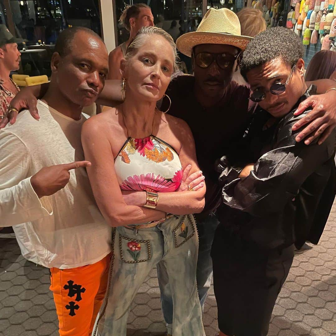 シャロン・ストーンさんのインスタグラム写真 - (シャロン・ストーンInstagram)「Feeling it at a 70s party for @dearjanesla fabulous new restaurant in the Marina ❣️」9月2日 2時37分 - sharonstone