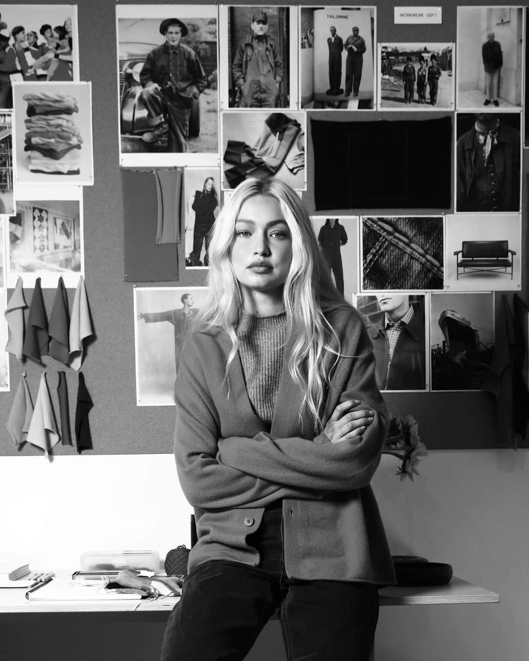 ジジ・ハディッドのインスタグラム：「ONE WEEK AWAY — my first-ever brand! As a founder, creative director, and lover of all-things-cozy , I’m so happy to finally share that @GuestInResidence officially launches September 7th, 2022 💛」